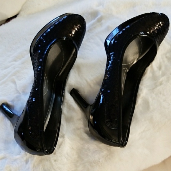 TAHARI BLACK PUMPS - Picture 5 of 6